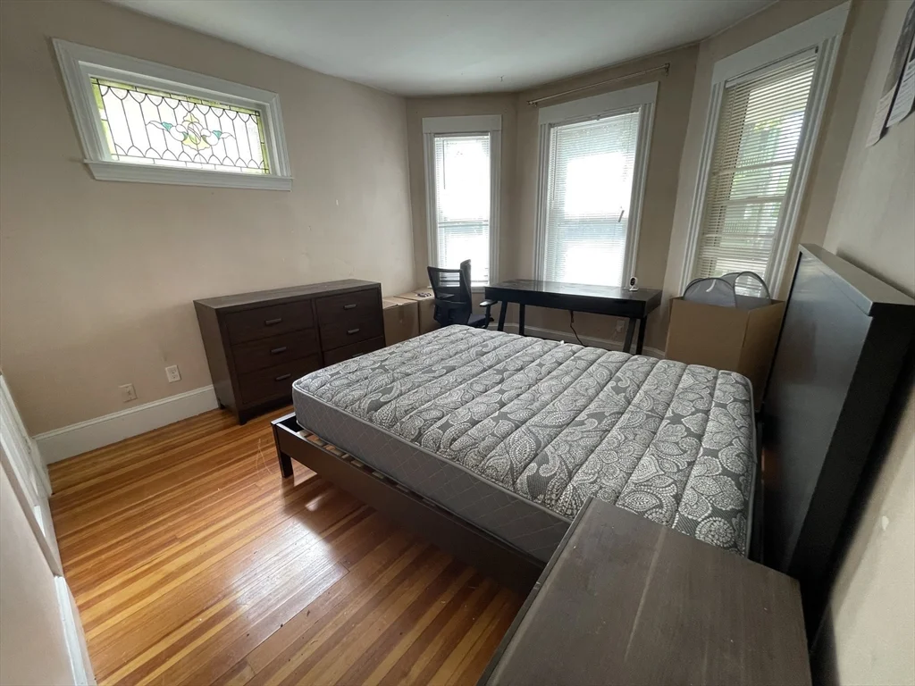 4 bed, 1 bath apartment for rent at 115 Browne St Unit 2, Coolidge Corner — photo 9 of 10