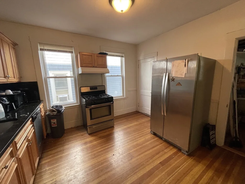 4 bed, 1 bath apartment for rent at 115 Browne St Unit 2, Coolidge Corner — photo 3 of 10