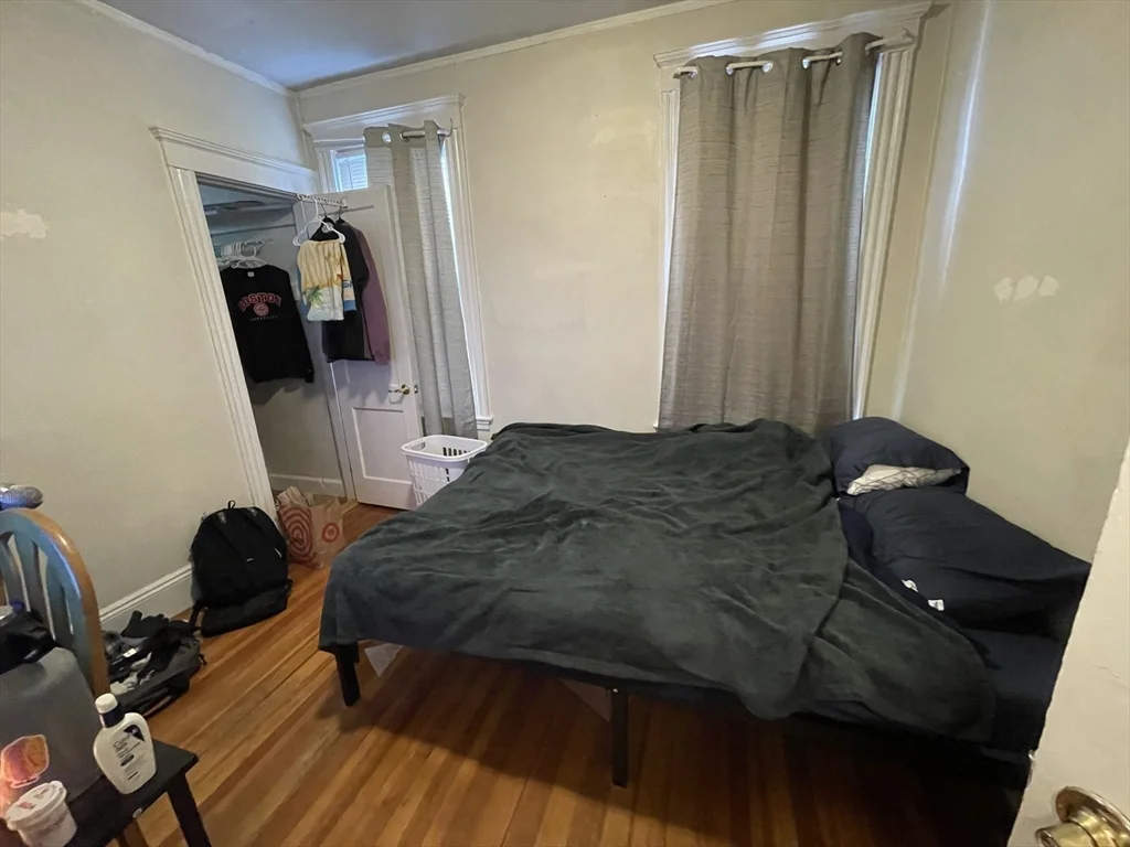 4 bed, 1 bath apartment for rent at 115 Browne St Unit 2, Coolidge Corner — photo 8 of 10