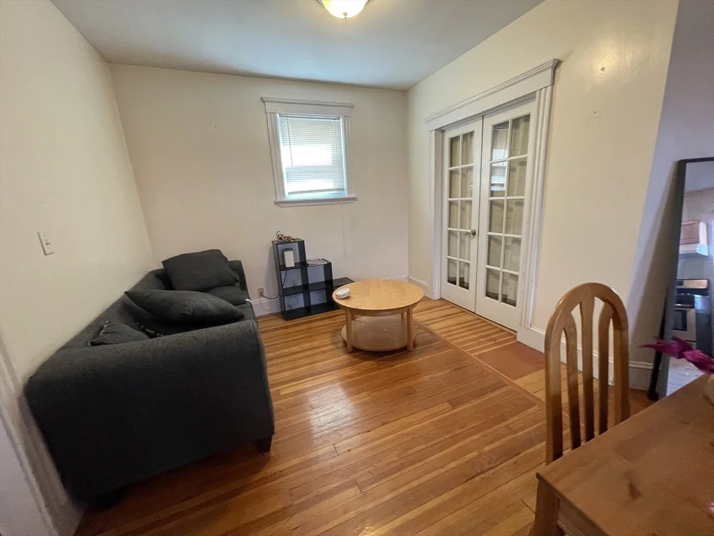 4 bed, 1 bath apartment for rent at 115 Browne St Unit 2, Coolidge Corner — photo 2 of 10