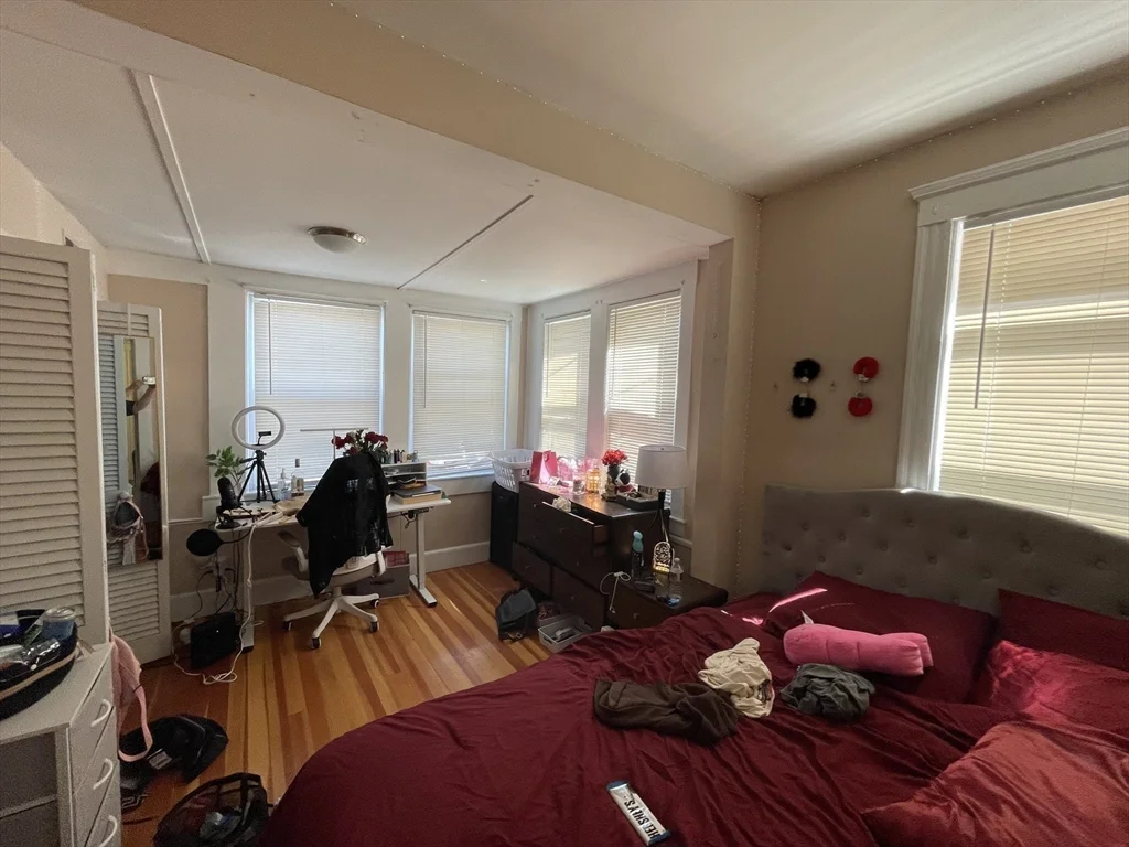 4 bed, 1 bath apartment for rent at 115 Browne St Unit 2, Coolidge Corner — photo 6 of 10