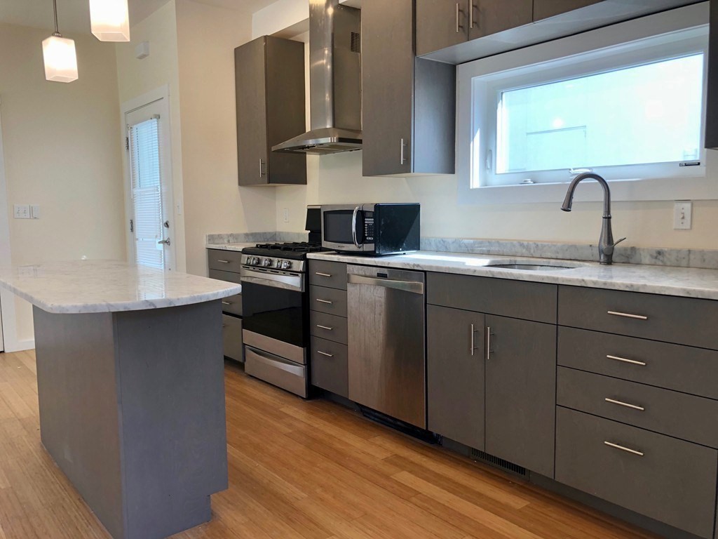 3 bed, 3 bath apartment for rent at 115 Charles St Unit 1, Kendall Square — photo 1 of 17