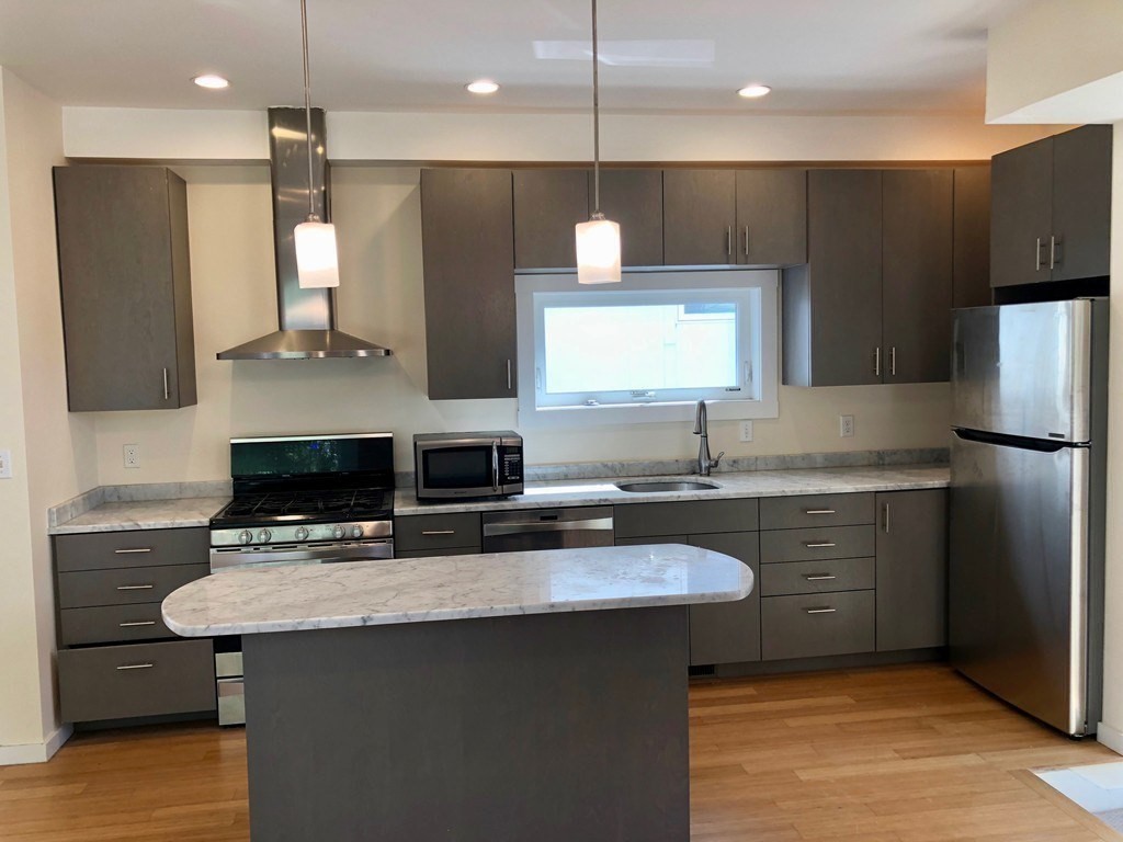 3 bed, 3 bath apartment for rent at 115 Charles St Unit 1, Kendall Square — photo 2 of 17