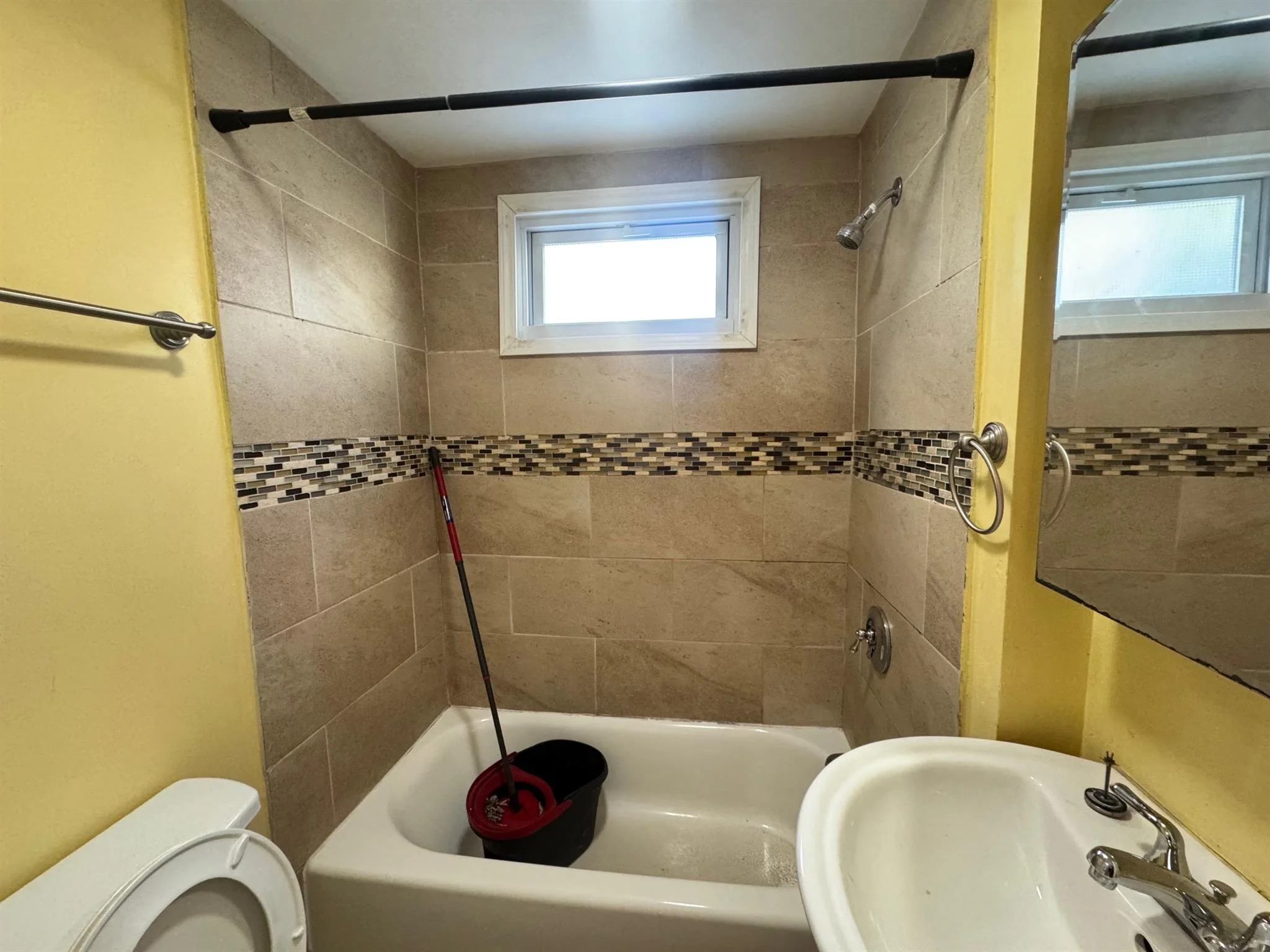 3 bed, 2 bath apartment for rent at 115 Elm St Unit 1, Spring Hill — photo 10 of 14