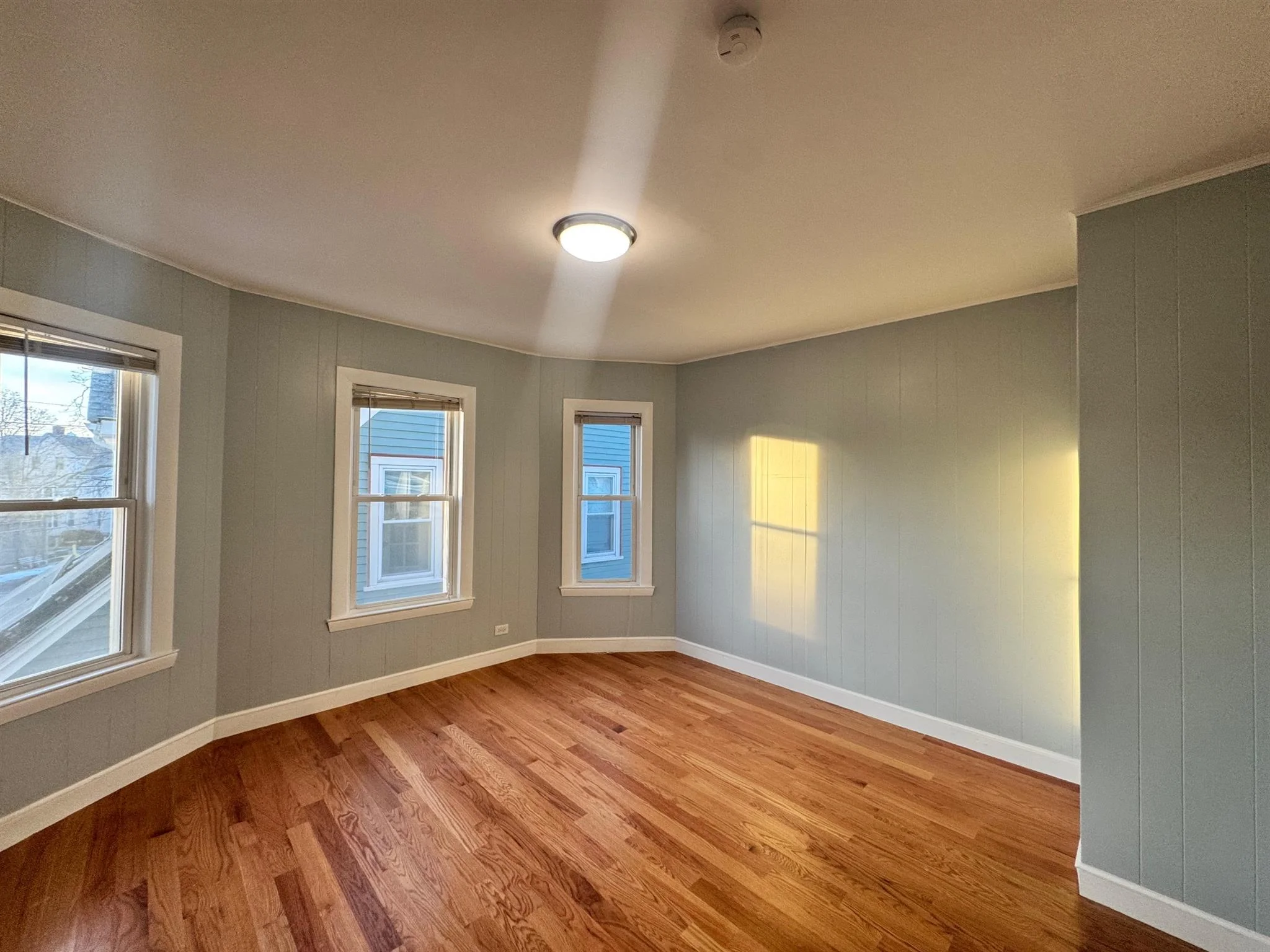 4 bed, 2 bath apartment for rent at 115 Elm St Unit 2, Spring Hill — photo 4 of 16