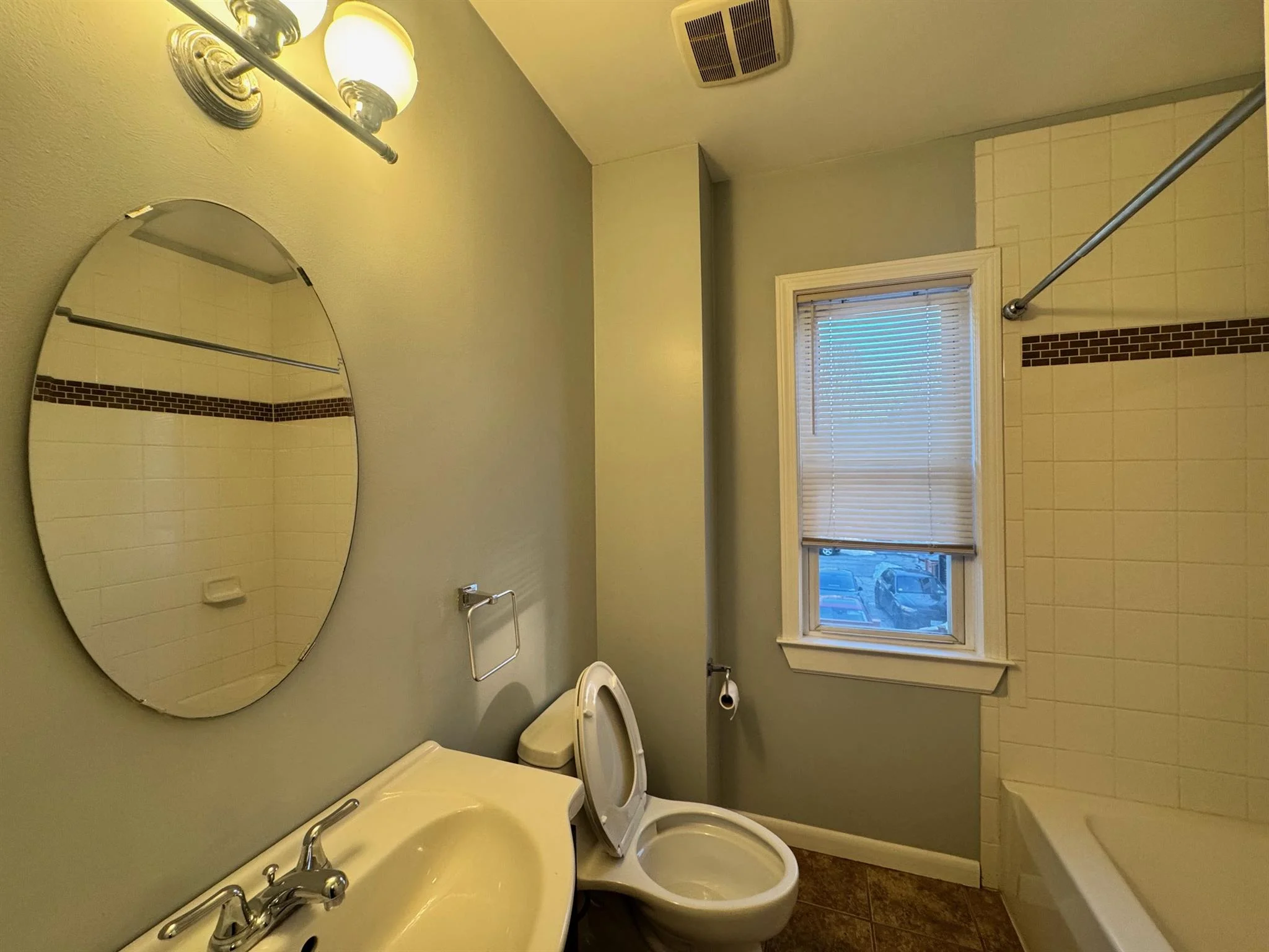 4 bed, 2 bath apartment for rent at 115 Elm St Unit 2, Spring Hill — photo 7 of 16
