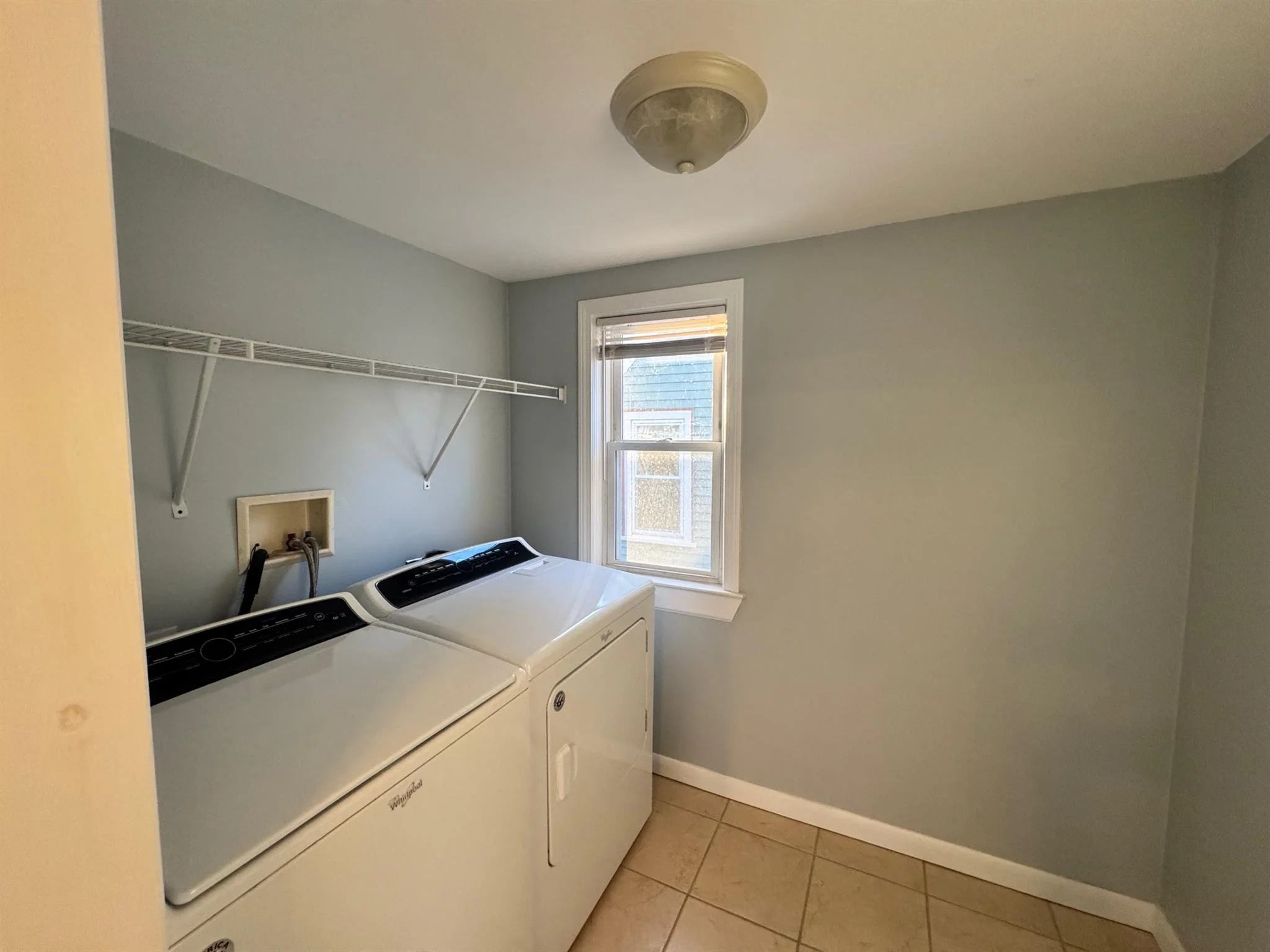 4 bed, 2 bath apartment for rent at 115 Elm St Unit 2, Spring Hill — photo 3 of 16