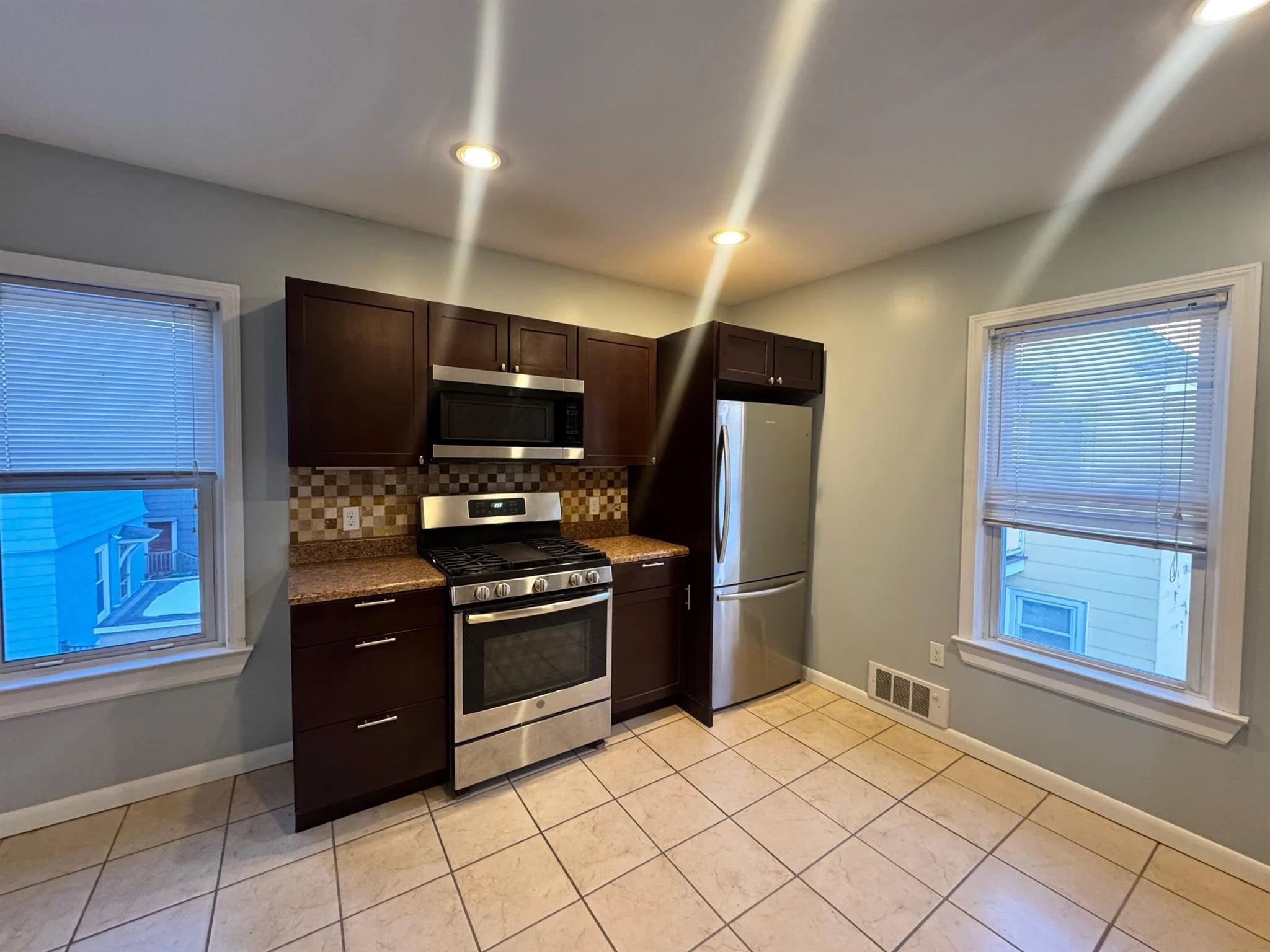 4 bed, 2 bath apartment for rent at 115 Elm St Unit 2, Spring Hill — photo 1 of 16