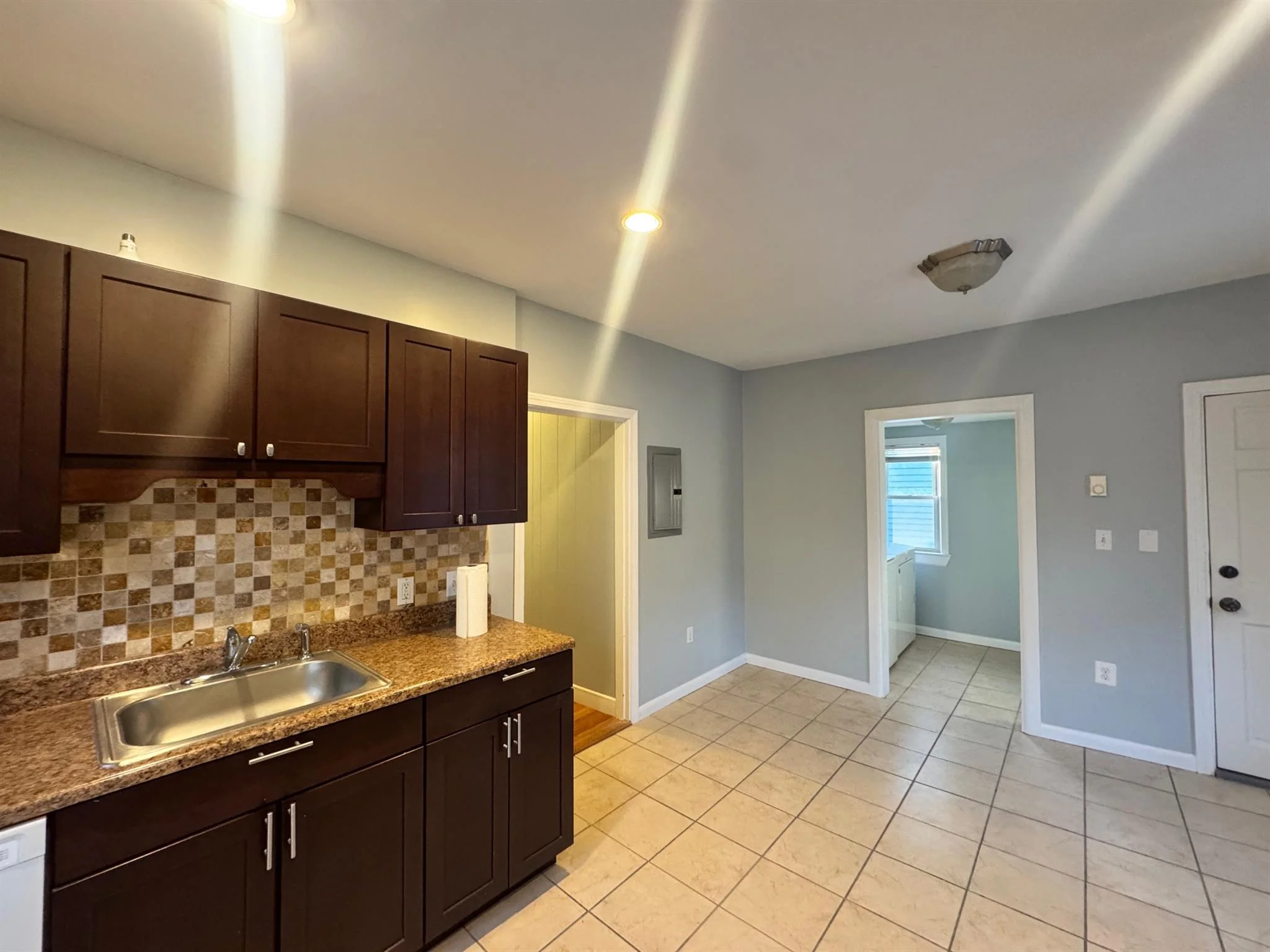 4 bed, 2 bath apartment for rent at 115 Elm St Unit 2, Spring Hill — photo 2 of 16