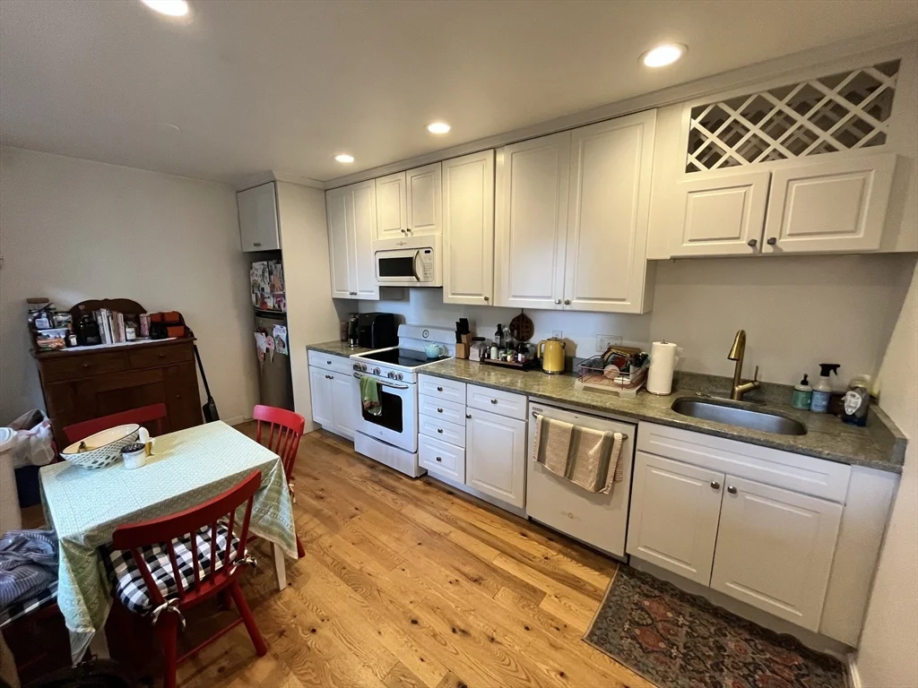 1 bed, 1 bath apartment for rent at 115 Elm Unit 1, Charlestown — photo 5 of 10