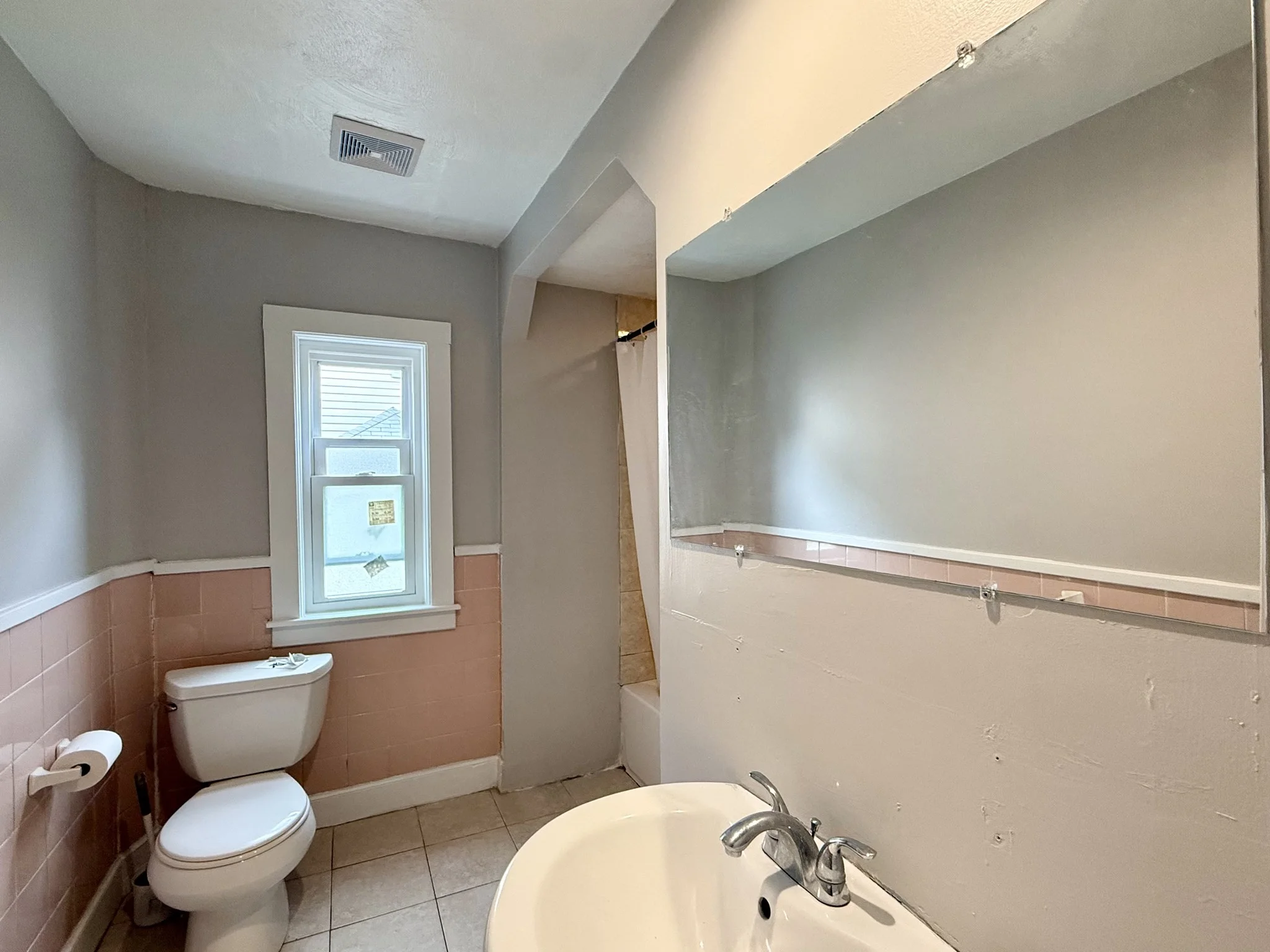 3 bed, 1 bath apartment for rent at 115 Elmwood Ave Unit 115, Quincy — photo 8 of 11