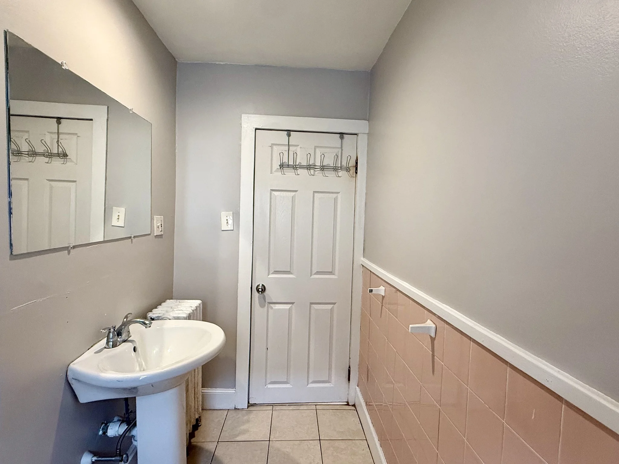 3 bed, 1 bath apartment for rent at 115 Elmwood Ave Unit 115, Quincy — photo 9 of 11
