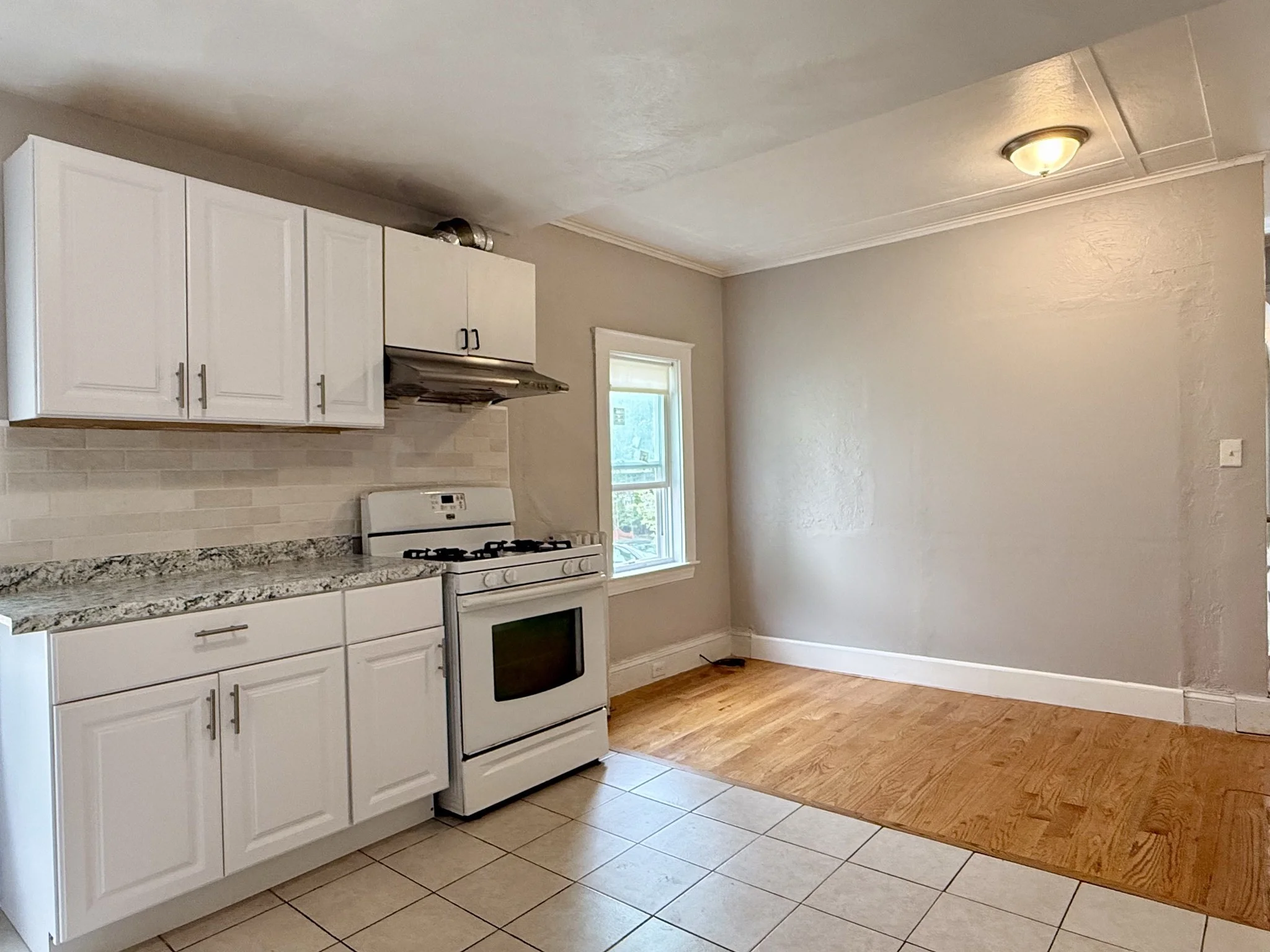3 bed, 1 bath apartment for rent at 115 Elmwood Ave Unit 115, Quincy — photo 2 of 11