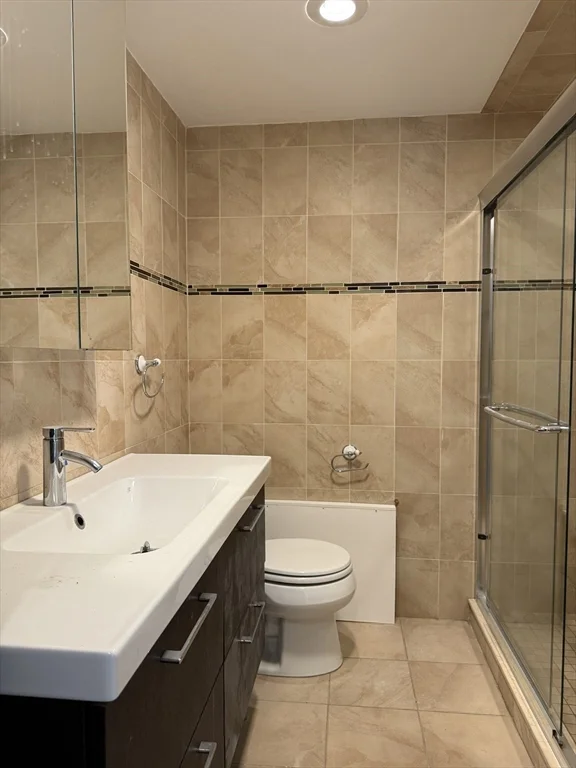 3 bed, 3 bath apartment for rent at 115 Grove St, Chestnut Hill — photo 10 of 12