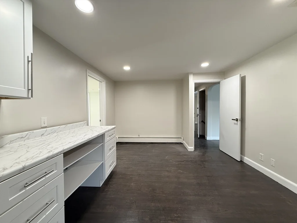 3 bed, 3 bath apartment for rent at 115 Grove St, Chestnut Hill — photo 3 of 12