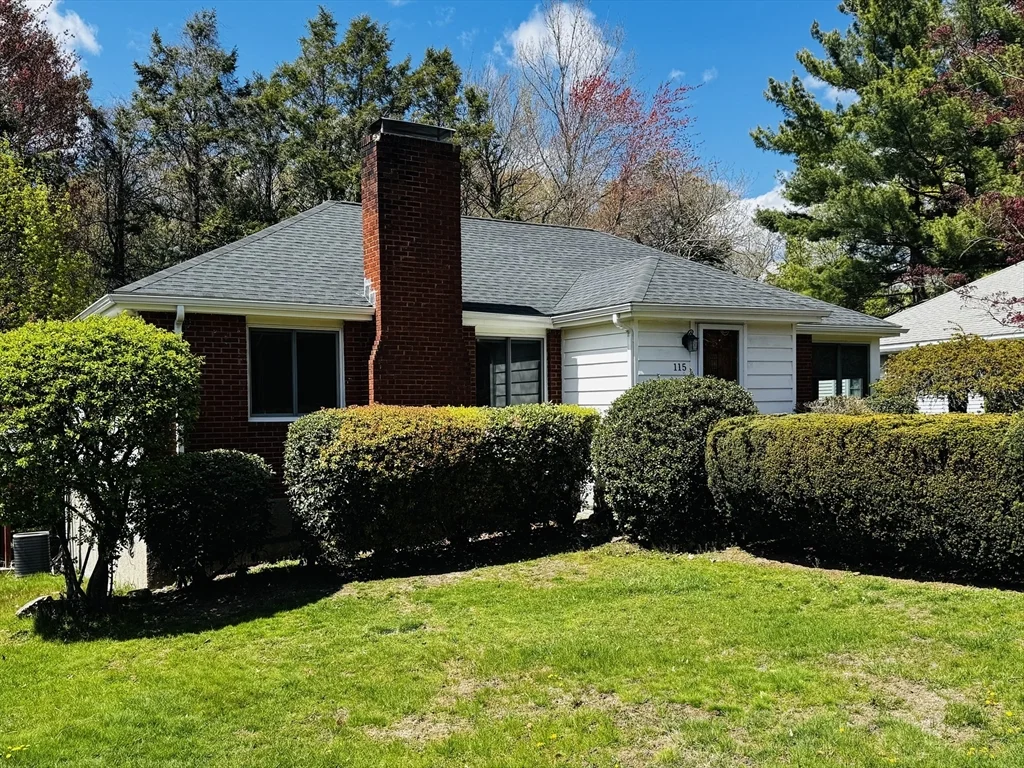 3 bed, 3 bath apartment for rent at 115 Grove St, Chestnut Hill — photo 1 of 12