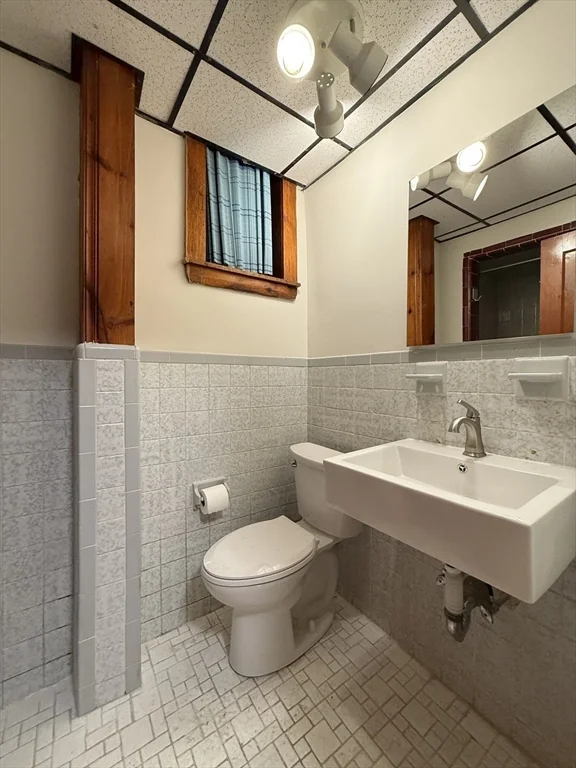 3 bed, 3 bath apartment for rent at 115 Grove St, Chestnut Hill — photo 11 of 12