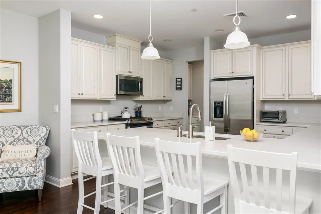 3 bed, 2 bath apartment for rent at 115 Halsted Dr Unit 115, Hingham — photo 4 of 21