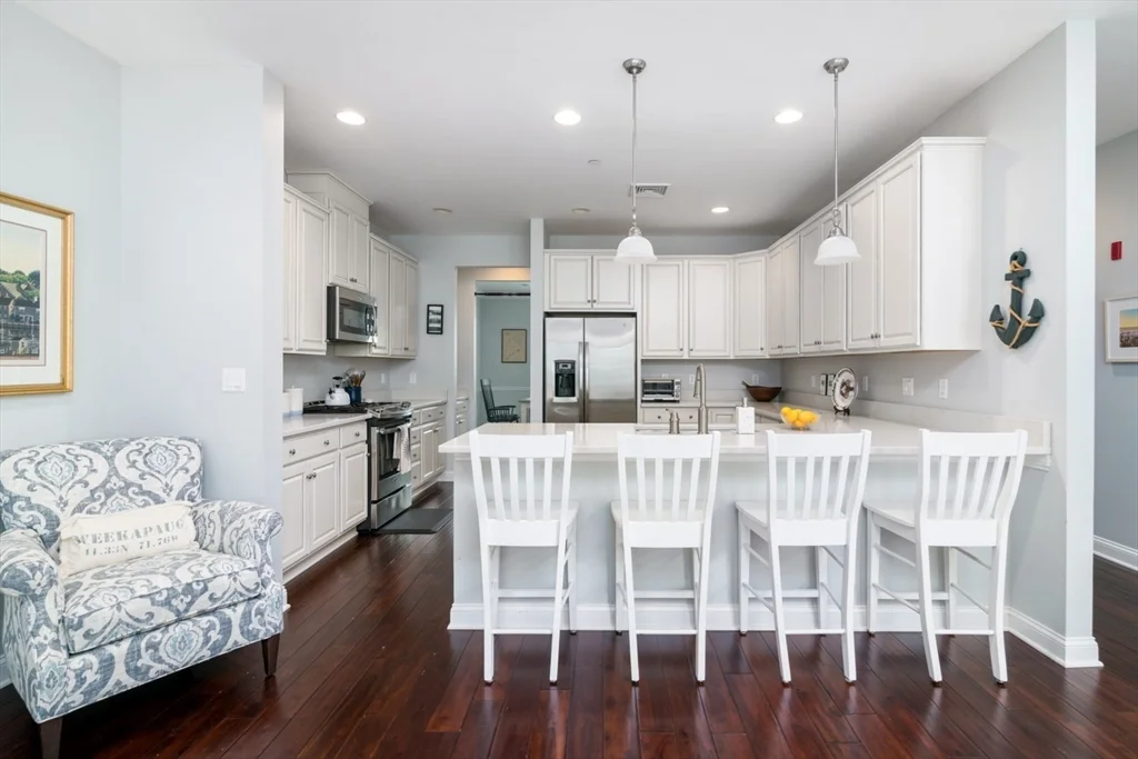 3 bed, 2 bath apartment for rent at 115 Halsted Dr Unit 115, Hingham — photo 2 of 21