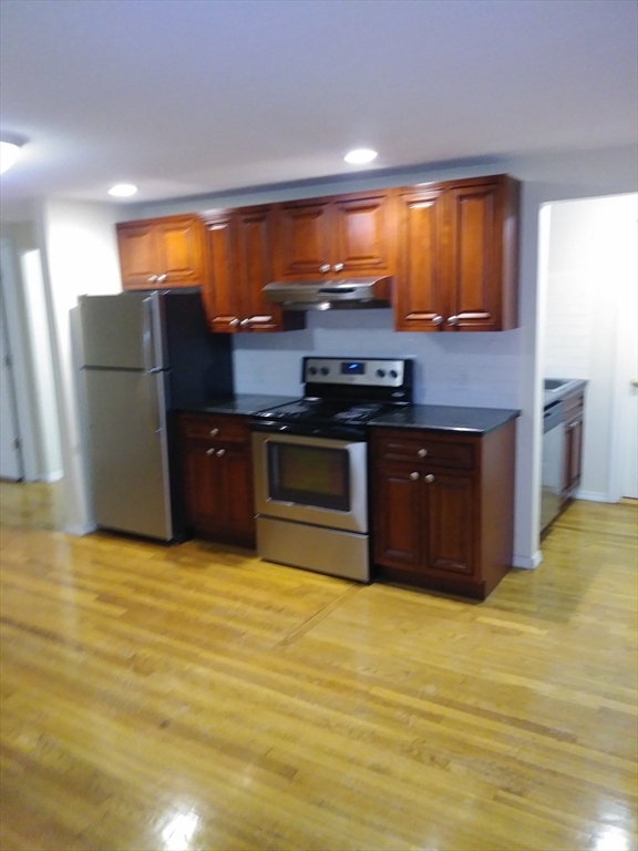3 bed, 1 bath apartment for rent at 115 John Dunn Memorial Dr Unit E, Rockland — photo 2 of 7