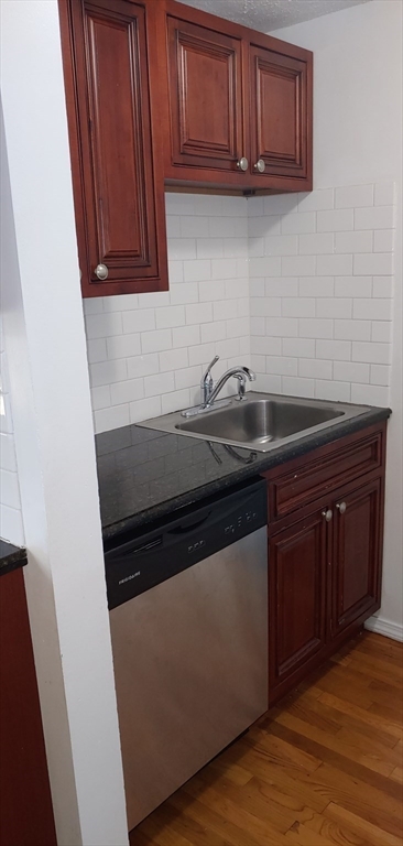 3 bed, 1 bath apartment for rent at 115 John Dunn Memorial Dr Unit E, Rockland — photo 3 of 7