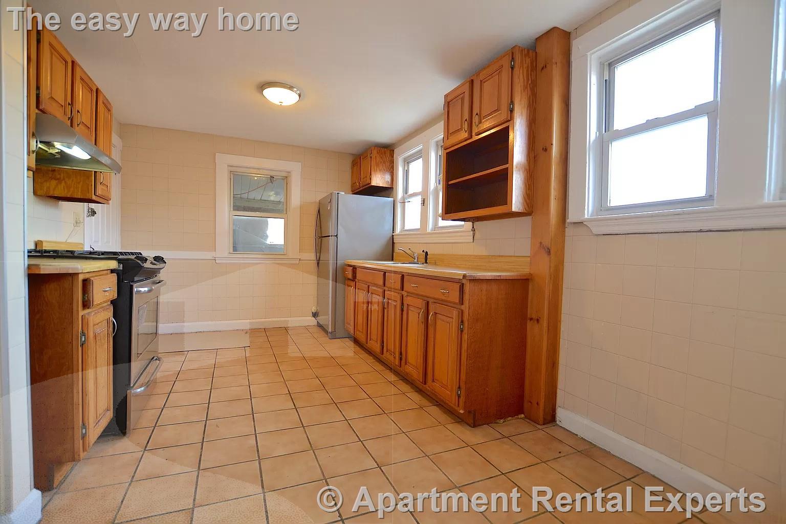 4 bed, 1 bath apartment for rent at 115 Lanark Rd, Brighton — photo 2 of 10