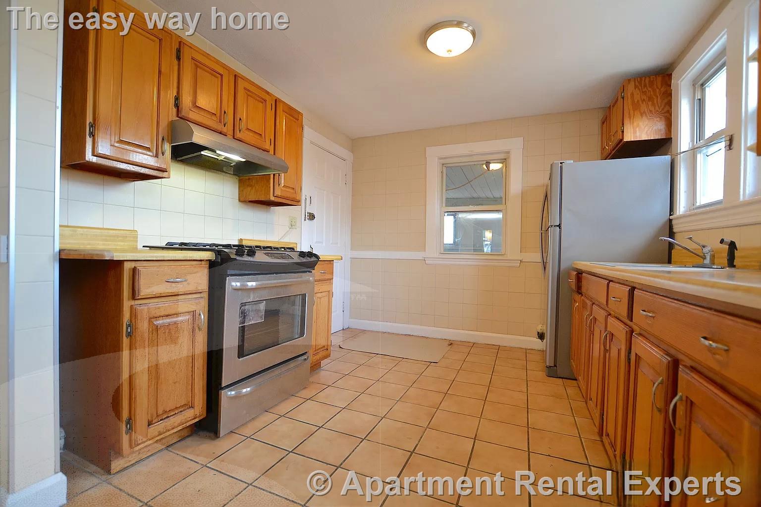 4 bed, 1 bath apartment for rent at 115 Lanark Rd, Brighton