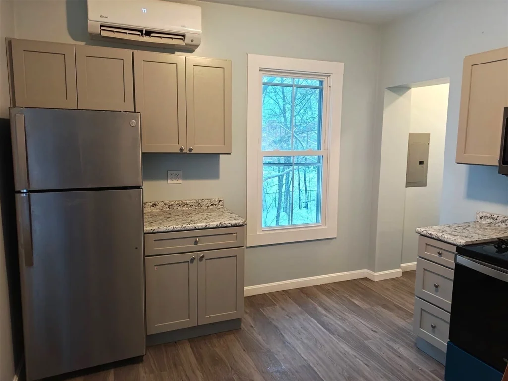 2 bed, 1 bath apartment for rent at 115 Maple St Unit 3, Gardner — photo 2 of 12