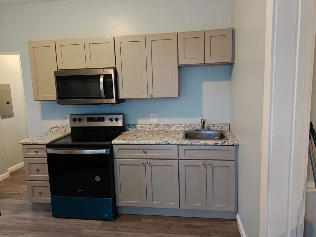 2 bed, 1 bath apartment for rent at 115 Maple St Unit 3, Gardner — photo 1 of 12