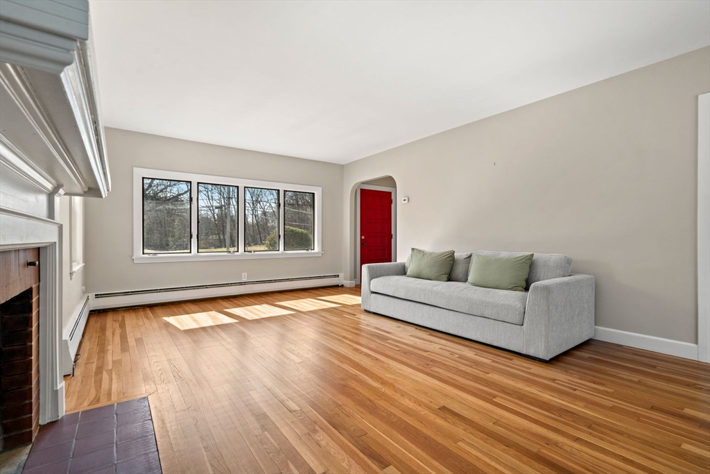 3 bed, 2 bath apartment for rent at 115 Mill St, Lincoln — photo 10 of 25