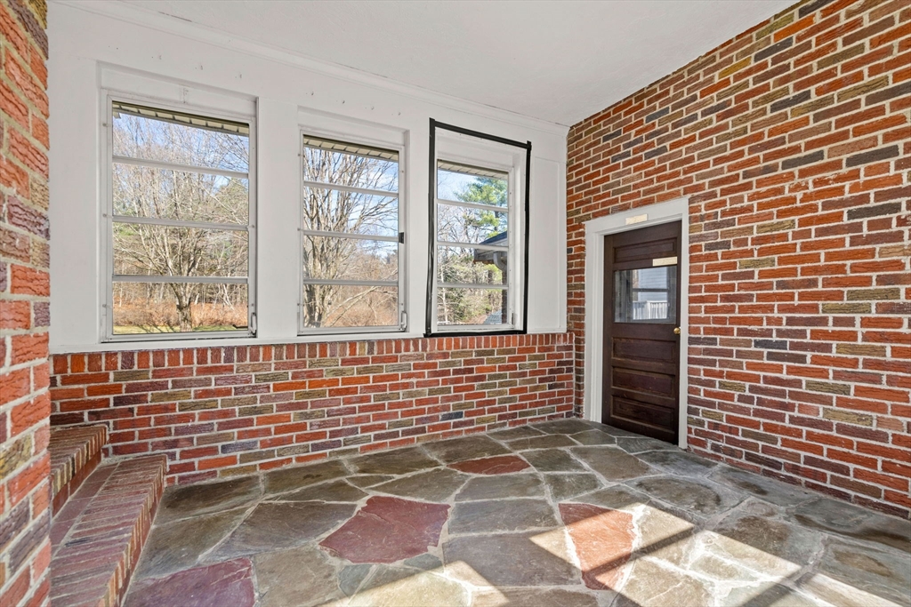 3 bed, 2 bath apartment for rent at 115 Mill St, Lincoln — photo 12 of 25