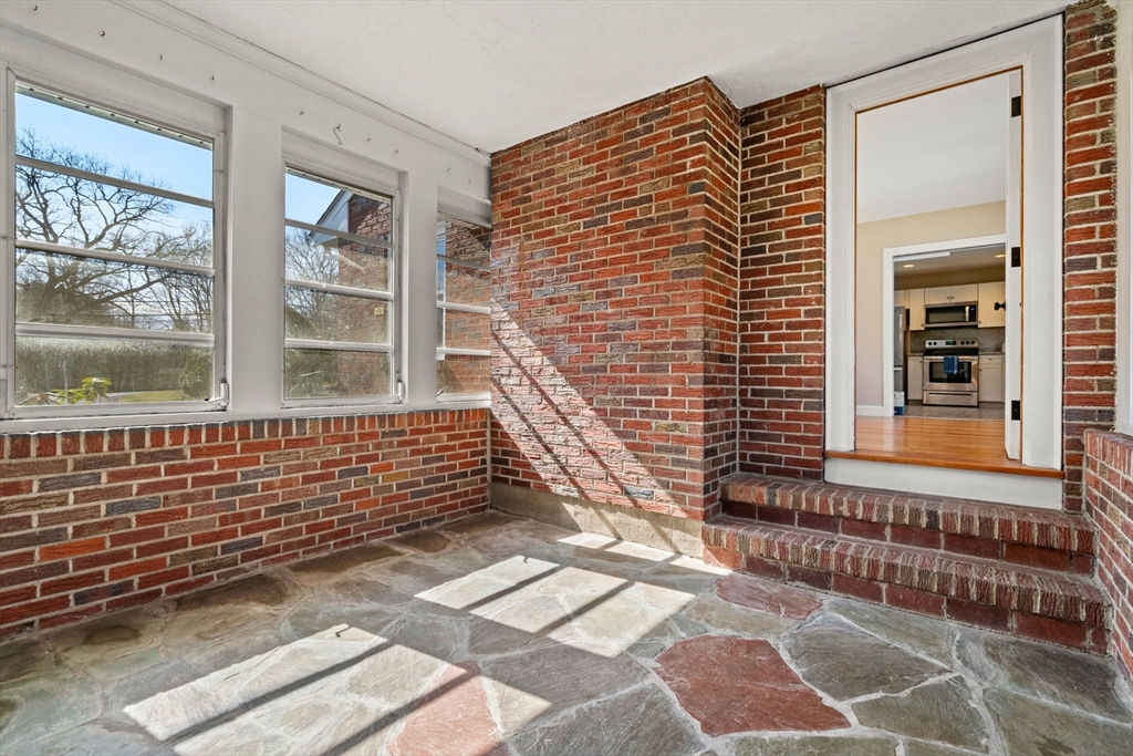 3 bed, 2 bath apartment for rent at 115 Mill St, Lincoln — photo 11 of 25