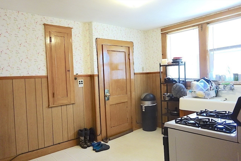 2 bed, 1 bath apartment for rent at 115 Playstead Rd Unit 2, Medford — photo 9 of 14
