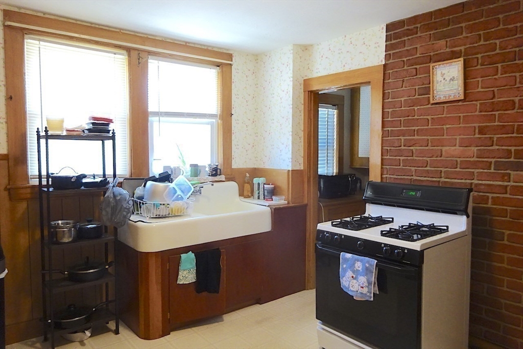 2 bed, 1 bath apartment for rent at 115 Playstead Rd Unit 2, Medford — photo 7 of 14