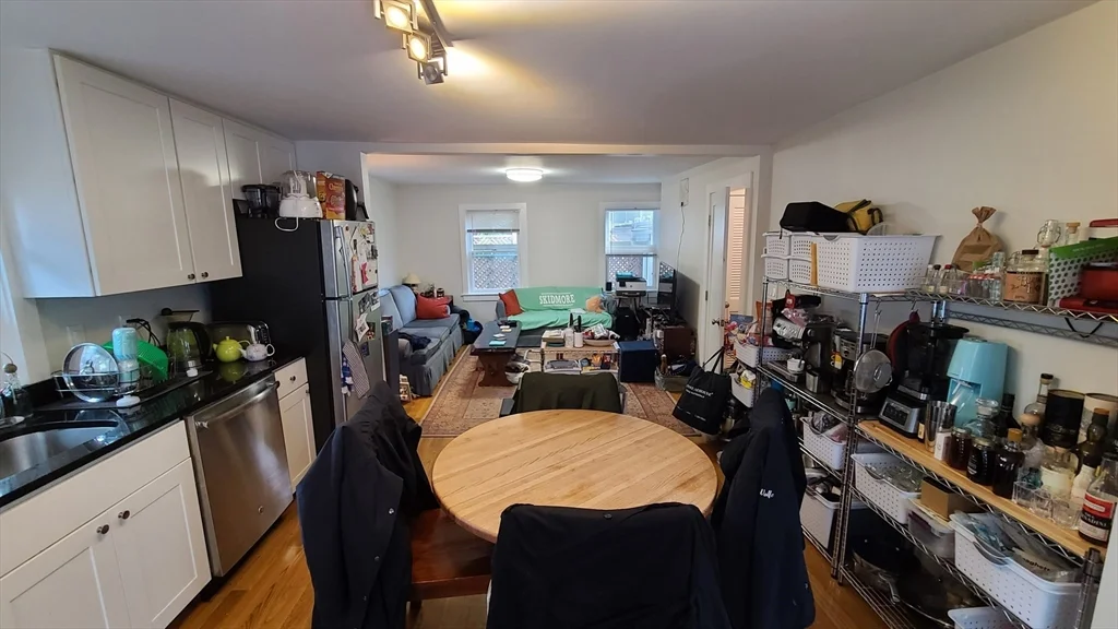 3 bed, 2 bath apartment for rent at 115 Pleasant St Unit B, Cambridgeport — photo 1 of 14