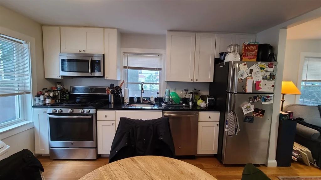 3 bed, 2 bath apartment for rent at 115 Pleasant St Unit B, Cambridgeport — photo 3 of 14
