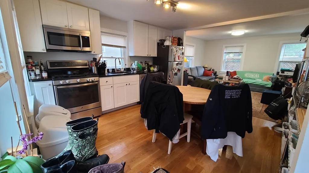 3 bed, 2 bath apartment for rent at 115 Pleasant St Unit B, Cambridgeport — photo 2 of 14
