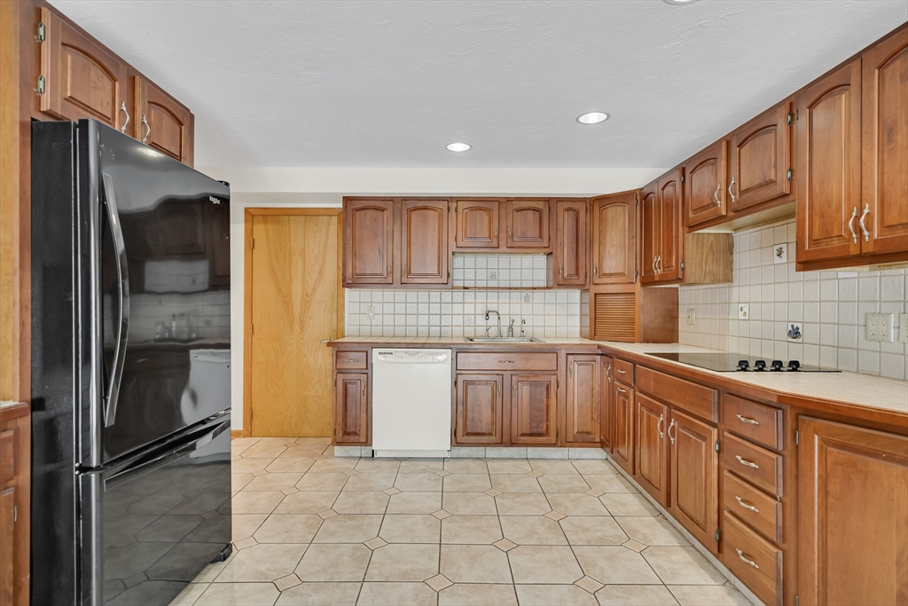 4 bed, 2 bath apartment for rent at 115 Rowe St, Auburndale — photo 19 of 28