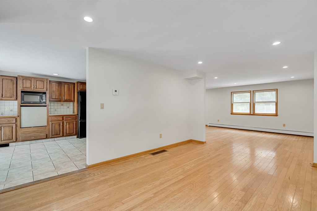 4 bed, 2 bath apartment for rent at 115 Rowe St, Auburndale — photo 14 of 28
