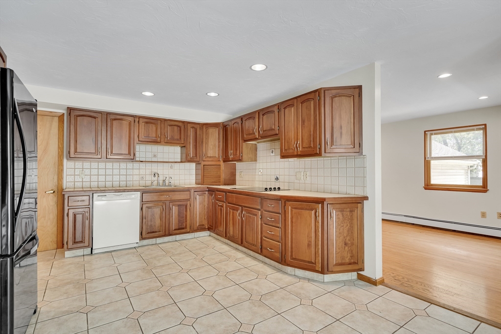 4 bed, 2 bath apartment for rent at 115 Rowe St, Auburndale — photo 18 of 28