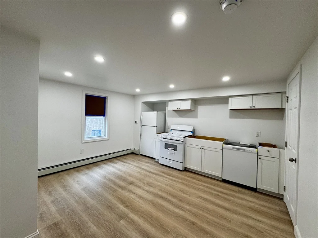 1 bed, 1 bath apartment for rent at 115 South St Unit 6, Plainville — photo 2 of 8