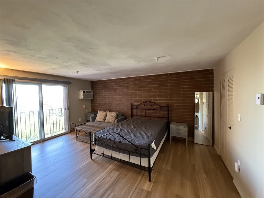 Studio bed, 1 bath apartment for rent at 115 Squantum St Unit 815, Quincy — photo 7 of 10