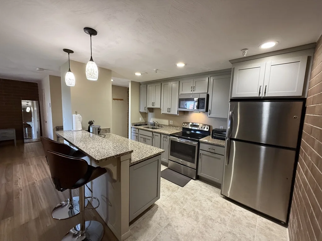 Studio bed, 1 bath apartment for rent at 115 Squantum St Unit 815, Quincy — photo 2 of 10