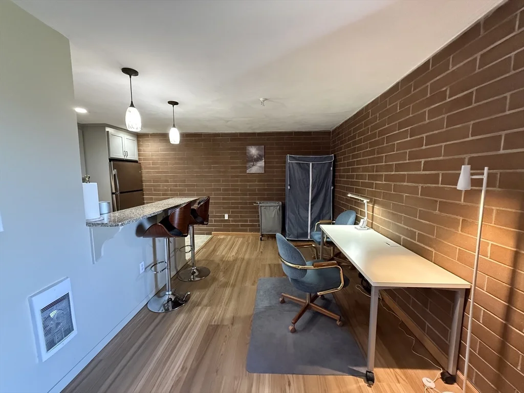 Studio bed, 1 bath apartment for rent at 115 Squantum St Unit 815, Quincy — photo 5 of 10