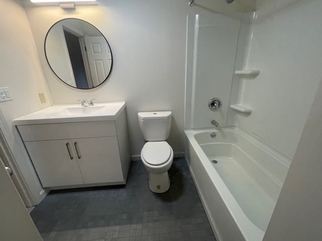3 bed, 1 bath apartment for rent at 115 St Kolbe Dr Unit 115, Holyoke — photo 6 of 28