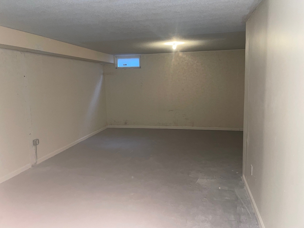 3 bed, 1 bath apartment for rent at 115 St Kolbe Dr Unit 115, Holyoke — photo 10 of 28