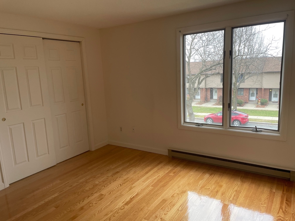 3 bed, 1 bath apartment for rent at 115 St Kolbe Dr Unit 115, Holyoke — photo 4 of 28