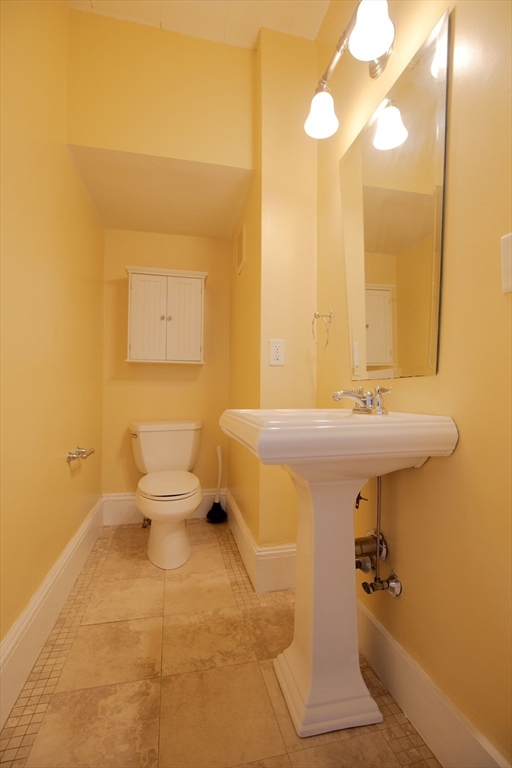 4 bed, 2 bath apartment for rent at 115 Taylor St Unit 2, Waltham — photo 36 of 40