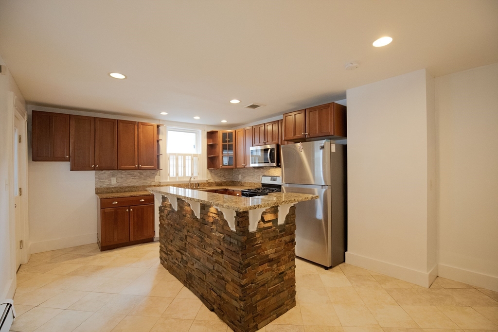 4 bed, 2 bath apartment for rent at 115 Taylor St Unit 2, Waltham — photo 6 of 40