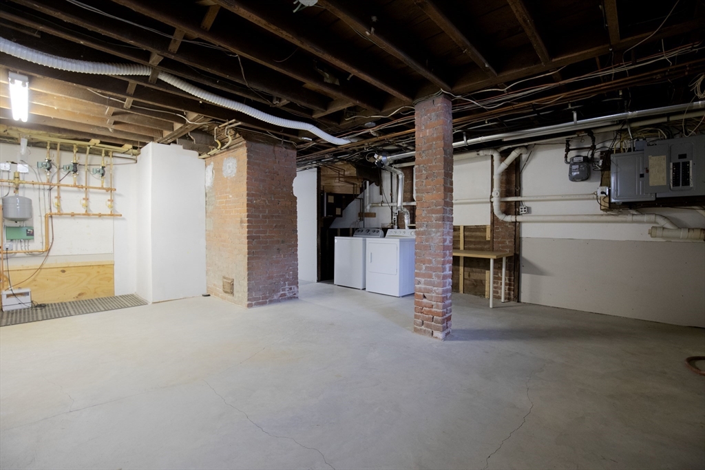 4 bed, 2 bath apartment for rent at 115 Taylor St Unit 2, Waltham — photo 39 of 40
